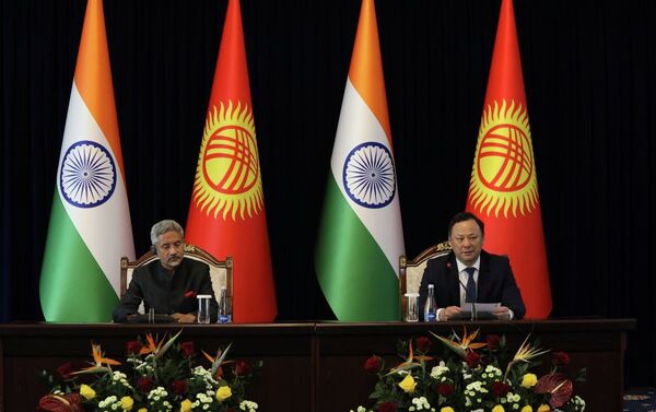 Кыргызстан Индия өкмөтүнөн 200 миллион доллар кредит, 1,5 миллион грант алуу боюнча макулдашты - Sputnik Кыргызстан