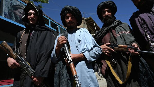 Боевики Талибана на рыночной площади в районе Хендж, провинция Панджшер. Архивное фото - Sputnik Кыргызстан