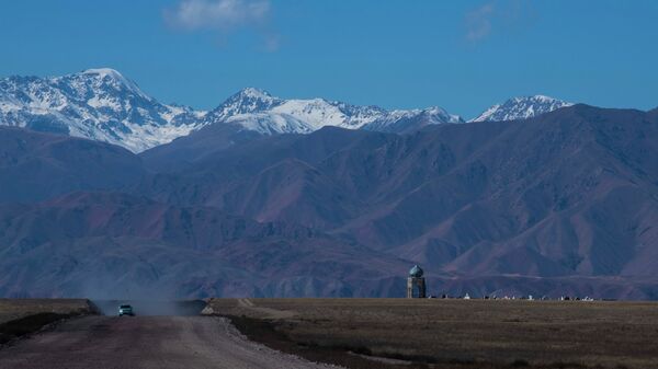 Горы у автодороги Север — Юг в Джалал-Абадской области. Архивное фото - Sputnik Кыргызстан