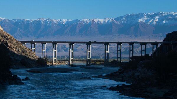 Строящийся эстакадный мост на альтернативной дороге север — юг - Sputnik Кыргызстан