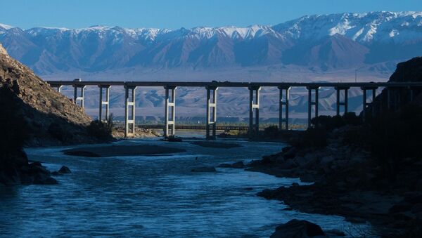 Строящийся эстакадный мост на альтернативной дороге север — юг - Sputnik Кыргызстан