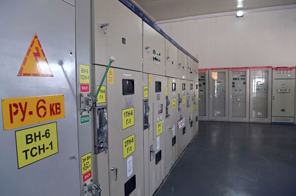 Глава государства уверен, что меры, принимаемые для достижения стабильности и устранения бюрократических барьеров в энергосистеме, дадут устойчивый импульс развитию зеленой энергетики и увеличат дополнительные генерирующие мощности - Sputnik Кыргызстан