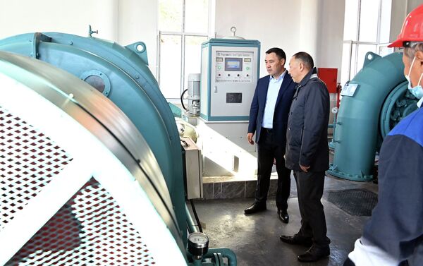 Президент напомнил, что в августе заложили капсулу под строительство малой ГЭС Бала-Саруу в Таласской области, которая будет вырабатывать около 100 миллионов киловатт-часов в год, обеспечивая 20 процентов потребностей региона в электроэнергии - Sputnik Кыргызстан