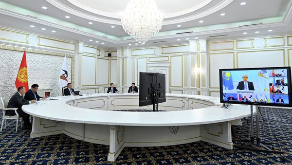 Президент Кыргызстана Садыр Жапаров во время выступления на очередном заседании Высшего Евразийского экономического совета (ВЕЭС) в режиме видеоконференции - Sputnik Кыргызстан