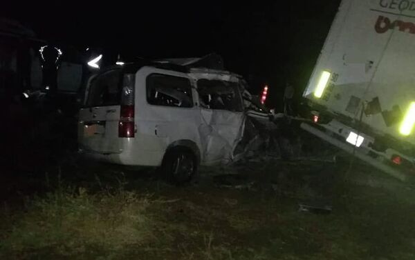 В результате ДТП на месте происшествия погибли водитель и пассажиры Honda Stepwagon. - Sputnik Кыргызстан