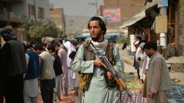 Боец Талибана на одной из улиц Кабула. Архивное фото - Sputnik Кыргызстан