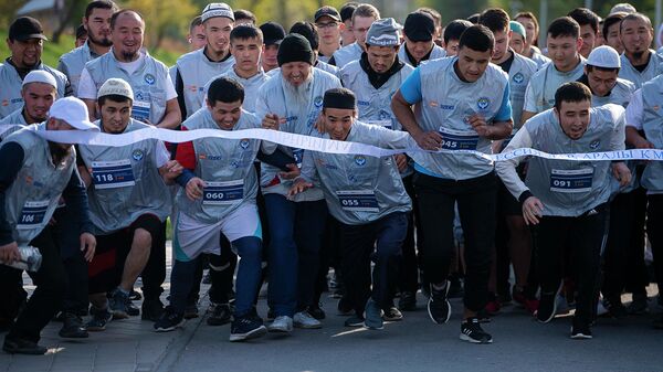 В Бишкеке прошел необычный марафон — видео - Sputnik Кыргызстан