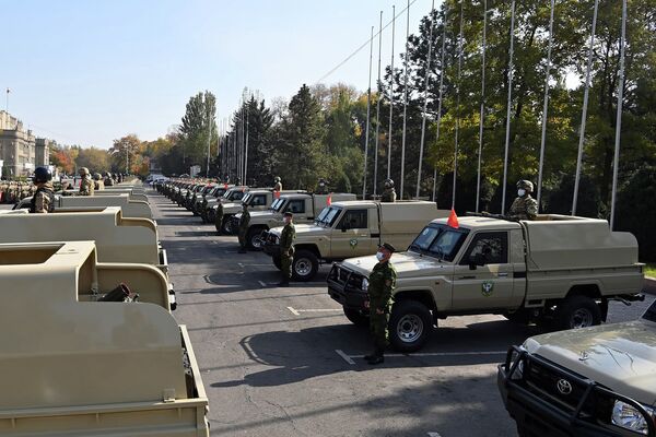 Пограничной службе ГКНБ передали 40 единиц новой бронированной военной техники - Sputnik Кыргызстан