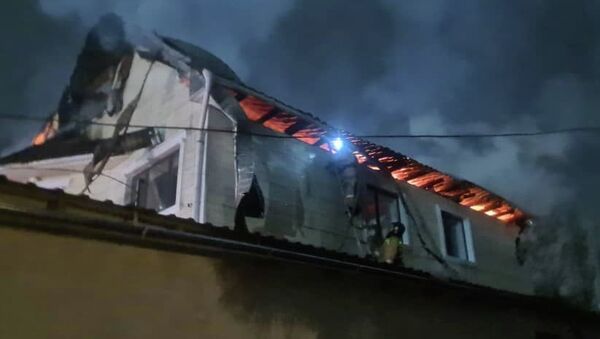 Пожар в двухэтажном доме в Бишкеке - Sputnik Кыргызстан