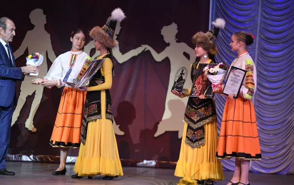 Организаторами конкурса являются представительство Россотрудничества в КР, Московский дом романса, русский культурный центр Гармония - Sputnik Кыргызстан