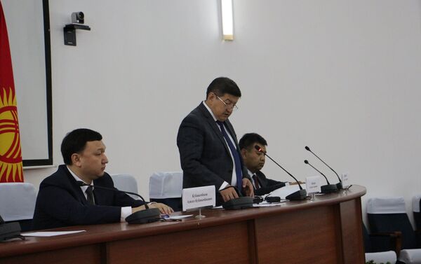 Сегодня председатель кабмина Акылбек Жапаров представил нового главу таможенной службы — им стал Адилет Кубанычбеков - Sputnik Кыргызстан