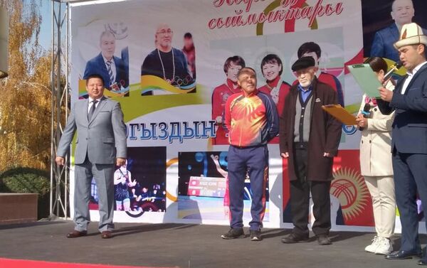 Токио Олимпиадасында ийгилик жараткан балбандар менен машыктыруучуларга Таласта сый көрсөтүлдү - Sputnik Кыргызстан