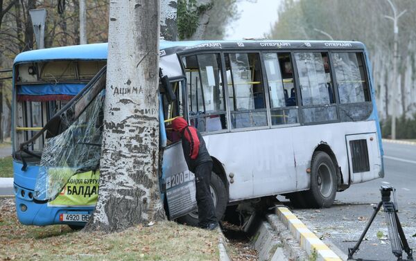 Бишкекте кырсыктаган автобус - Sputnik Кыргызстан