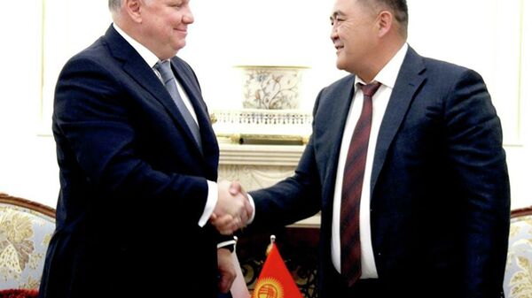 Встреча заместителя главы кабмина Камчыбека Ташиева и главы АО Рособоронэкспорт Александра Михеева - Sputnik Кыргызстан