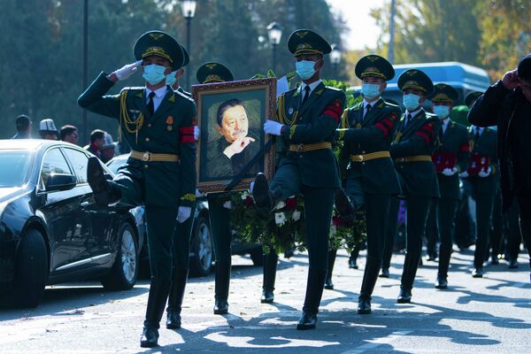 Мар Байджиев был награжден орденами Манас III степени и Данакер - Sputnik Кыргызстан