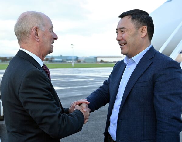 Президент Кыргызстана Садыр Жапаров прибыл в город Глазго (Великобритания) для участия в церемонии открытия 26-й конференции сторон Рамочной конвенции ООН - Sputnik Кыргызстан