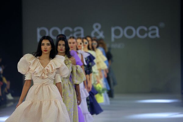 Модели на Неделе арабской моды в Дубае - Sputnik Кыргызстан