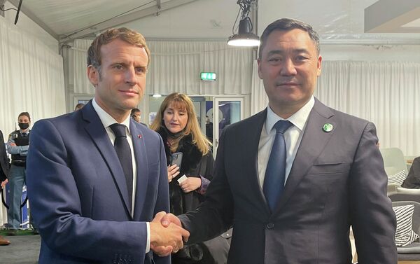 Президент Садыр Жапаров во время встречи с президентом Франции Эммануэлем Макроном - Sputnik Кыргызстан