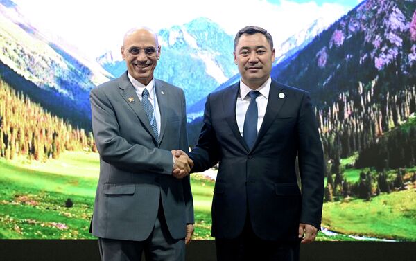 Президент Садыр Жапаров во время встречи с президентом Исламского банка развития Мухаммадом бин Сулейманом Аль-Джассиром - Sputnik Кыргызстан
