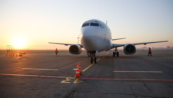 Самолет Boeing в аэропорту. Архивное фото - Sputnik Кыргызстан