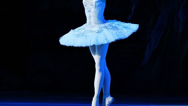 Балерина во время выступления. Архивное фото - Sputnik Кыргызстан