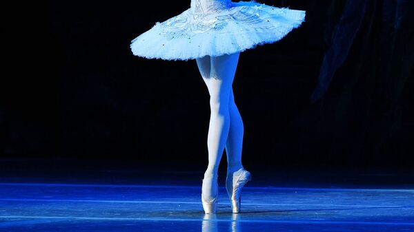Балерина во время выступления. Архивное фото - Sputnik Кыргызстан