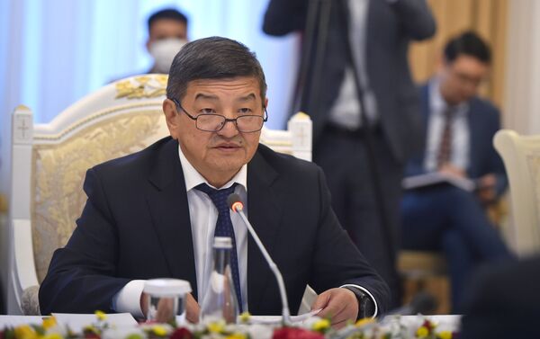 Жапаров подчеркнул, что начало работы Кыргызско-узбекского фонда развития окажет существенное влияние на реализацию договоренностей, отраженных в плане мер по расширению и углублению сотрудничества между двумя странами в сфере промышленной кооперации - Sputnik Кыргызстан