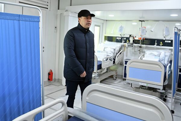 Президент Садыр Жапаров бүгүн Кемин шаарында мульти-диагностикалык мобилдик клиниканын ачылыш аземине катышты - Sputnik Кыргызстан