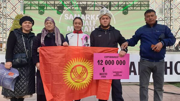 Победа кыргызстанки в Самаркандском полумарафоне - Sputnik Кыргызстан