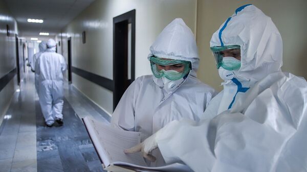 Медицинские работники в реанимационном отделении COVID-госпиталя - Sputnik Кыргызстан