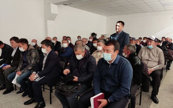 Мэр Бишкека Айбек Джунушалиев встретился с главами фирм-перевозчиков, обслуживающими городские маршруты - Sputnik Кыргызстан