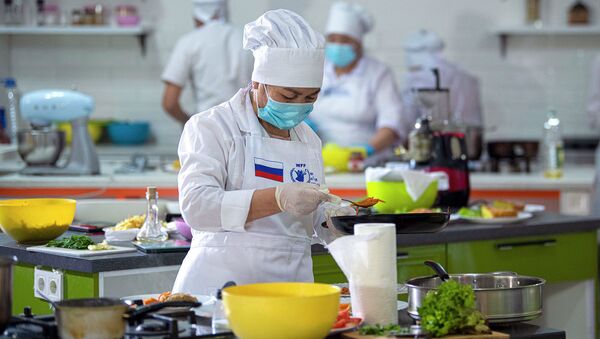 Финал битвы школьных поваров прошел в Бишкеке — видео - Sputnik Кыргызстан