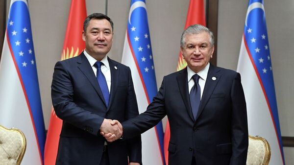Президенты Садыр Жапаров с президентом Узбекистана Шавкатом Мирзиёевым. Архивное фото - Sputnik Кыргызстан