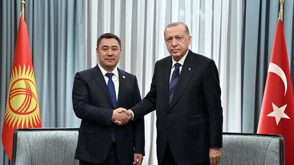 Президент Кыргызстана Садыр Жапаров во время встречи с президентом Турции Реджепом Тайипом Эрдоганом. Архивное фото - Sputnik Кыргызстан