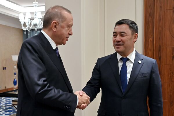 Садыр Жапаров провел встречу с главой Турции Реджепом Тайипом Эрдоганом - Sputnik Кыргызстан