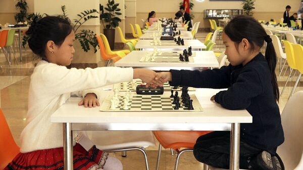 Игра с умом — видео с Кубка президента КР по шахматам среди детей - Sputnik Кыргызстан