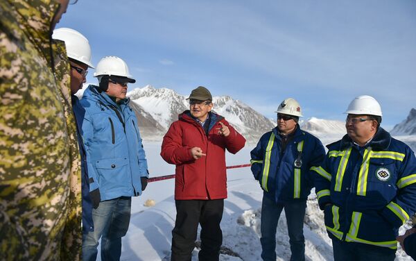 Глава кабмина Акылбек Жапаров посетил месторождение Кумтор - Sputnik Кыргызстан