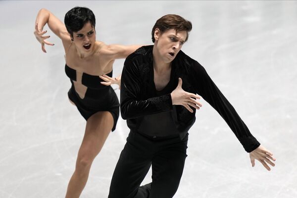 Испанцы Сара Уртадо и Кирилл Халявин заняли четвертое место в Танцах на льду - Sputnik Кыргызстан