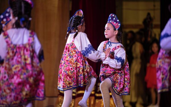 Лучшие коллективы и сольные исполнители награждены дипломами фестиваля - Sputnik Кыргызстан