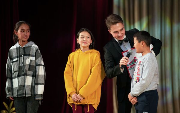 Организаторами выступили представительство Россотрудничества в КР и Национальный центр детей и юношества Сейтек при поддержке русского культурного центра Гармония - Sputnik Кыргызстан