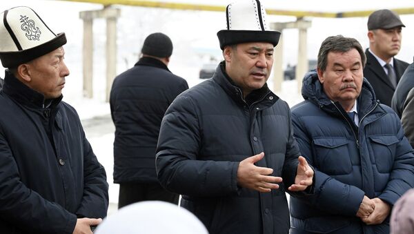 Встреча президента Садыра Жапарова с жителями жилмассива ТЭЦ-2 в Бишкеке - Sputnik Кыргызстан