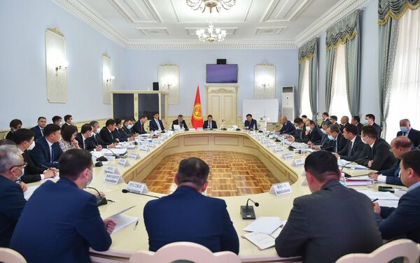 Председатель кабмина КР Акылбек Жапаров поставил перед министрами задачи по решению актуальных проблем - Sputnik Кыргызстан