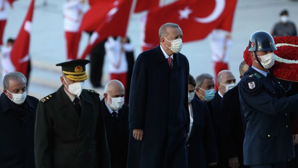 Президент Турции Реджеп Тайип Эрдоган во время поминальной церемонии Мустафы Кемаля Ататюрка в Анкаре - Sputnik Кыргызстан