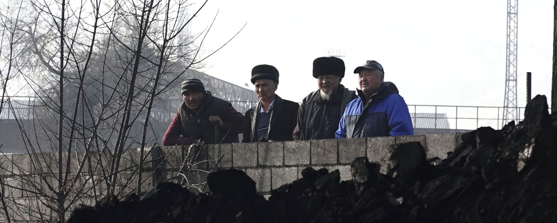 К чему привело резкое удешевление угля в Бишкеке — видео - Sputnik Кыргызстан, 1920, 16.11.2021