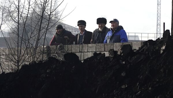 К чему привело резкое удешевление угля в Бишкеке — видео - Sputnik Кыргызстан