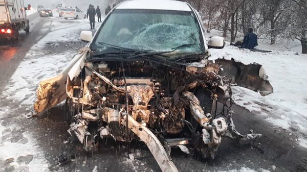 Последствия ДТП с участием УАЗ и Toyota Ipsum на автодороге Бишкек — Нарын — Торугарт - Sputnik Кыргызстан