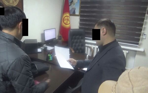 В Бишкеке задержали заместителя прокурора Октябрьского района столицы А. А. Э. - Sputnik Кыргызстан