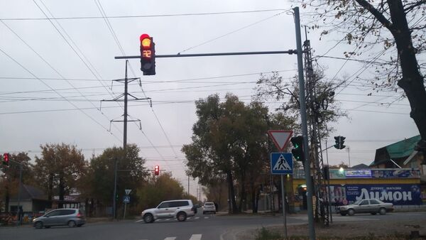 Установка новых светофоров в Бишкеке - Sputnik Кыргызстан