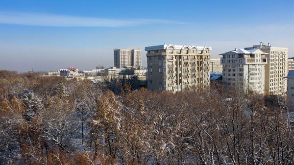 Многоэтажные дома близ проспекта Эркиндик в Бишкеке.  - Sputnik Кыргызстан