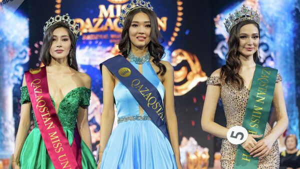 Как выбирали трех главных красавиц Казахстана — видео с конкурса красоты - Sputnik Кыргызстан